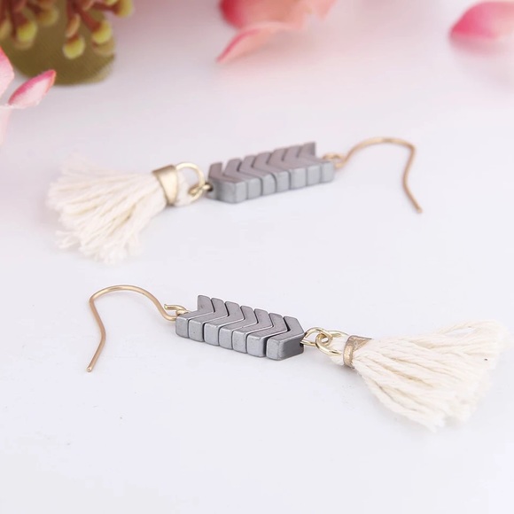Natural Ore Chevron Arrow Tassel Gold Earrings - Picture 5 of 9